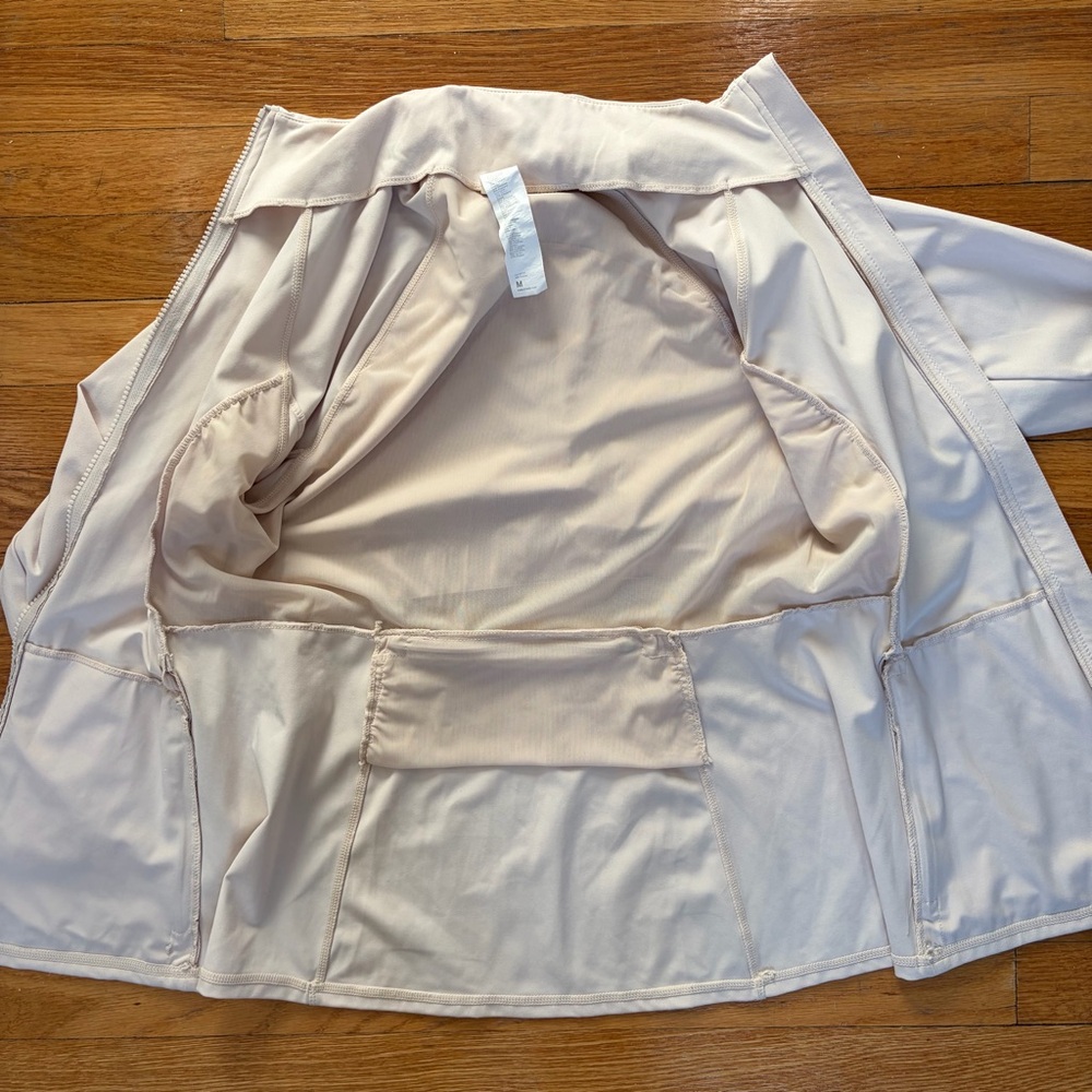Fabletics white cream workout jacket fitted size M - image 12